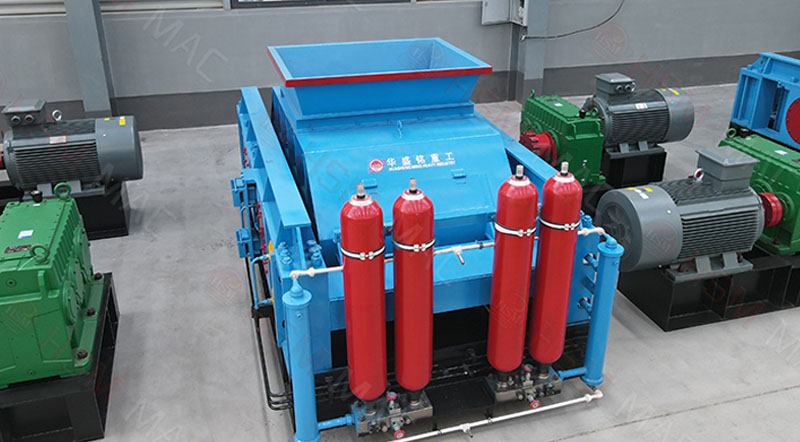 四川眉山1080液壓對輥制砂機米石回料制砂現(xiàn)場